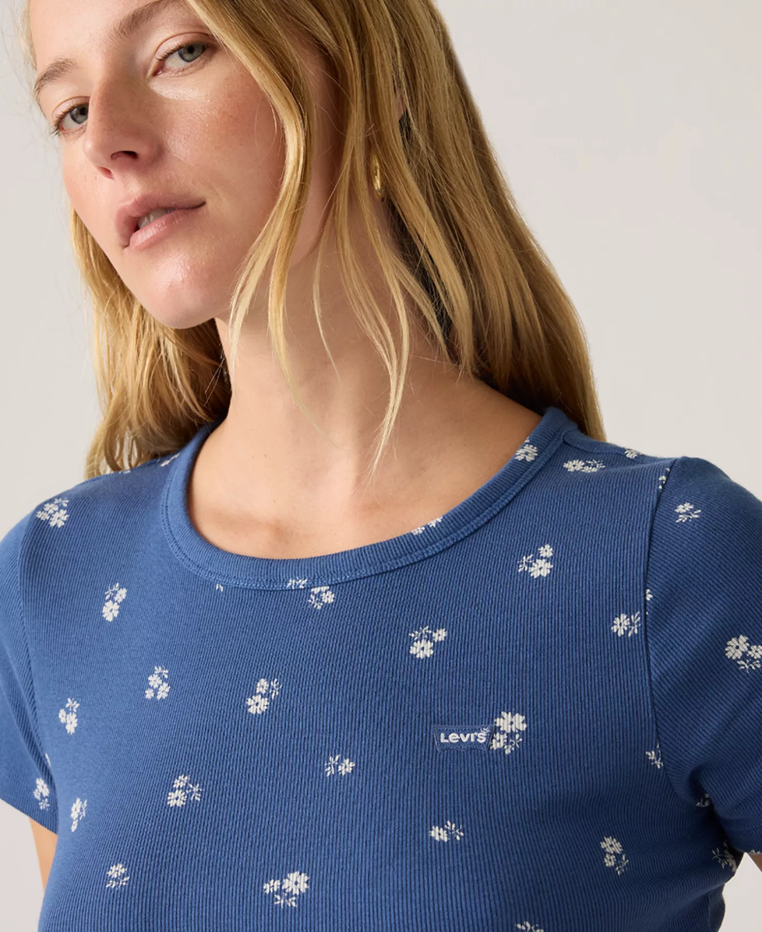 Women's Hayes Slim-Fit Short-Sleeve Crewneck T-Shirt - Angela Daisy V2 Sunshine Blue - L