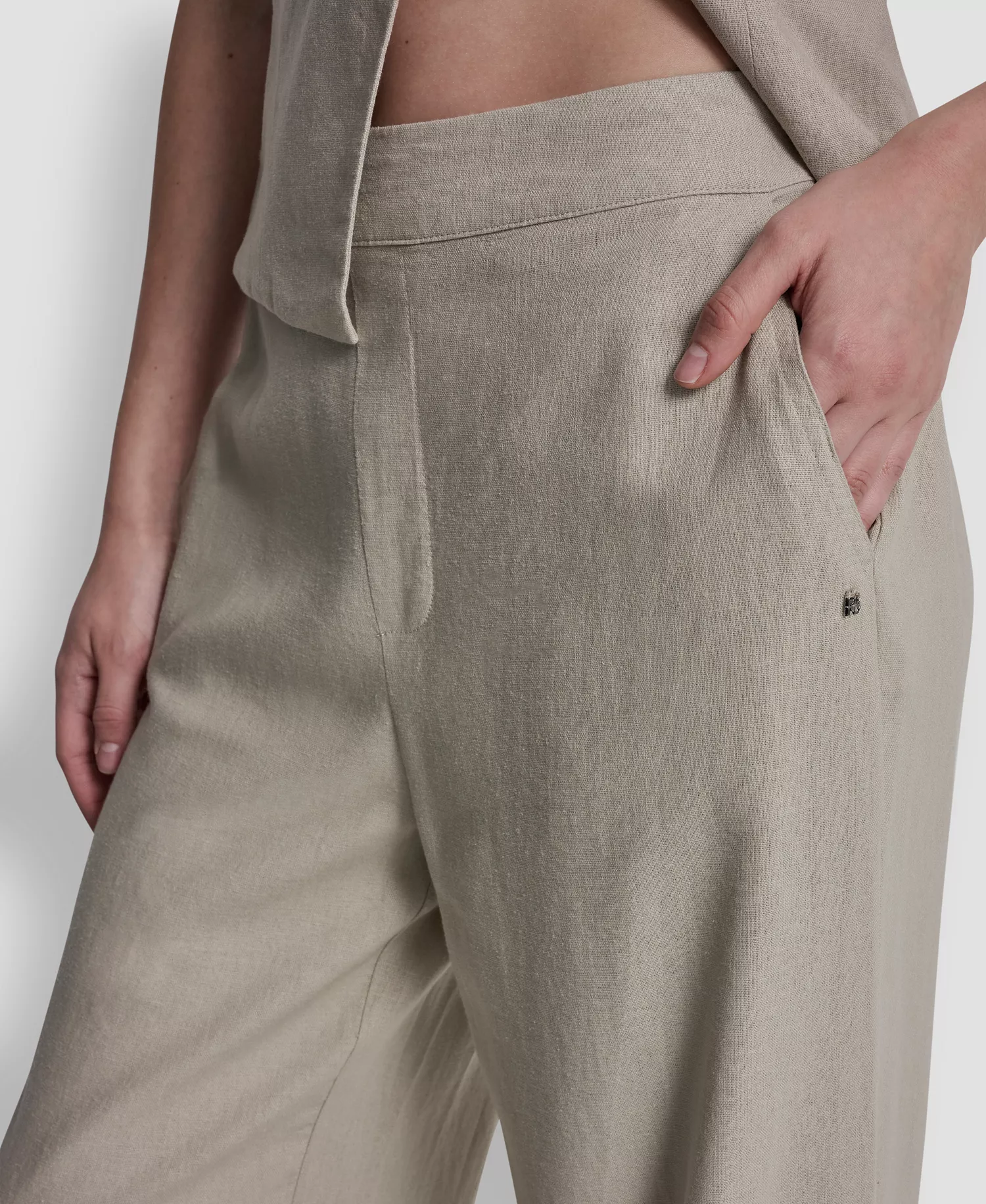 Women's High Rise Linen-Blend Pull-On Wide Leg Ankle Pants - Ivory - L