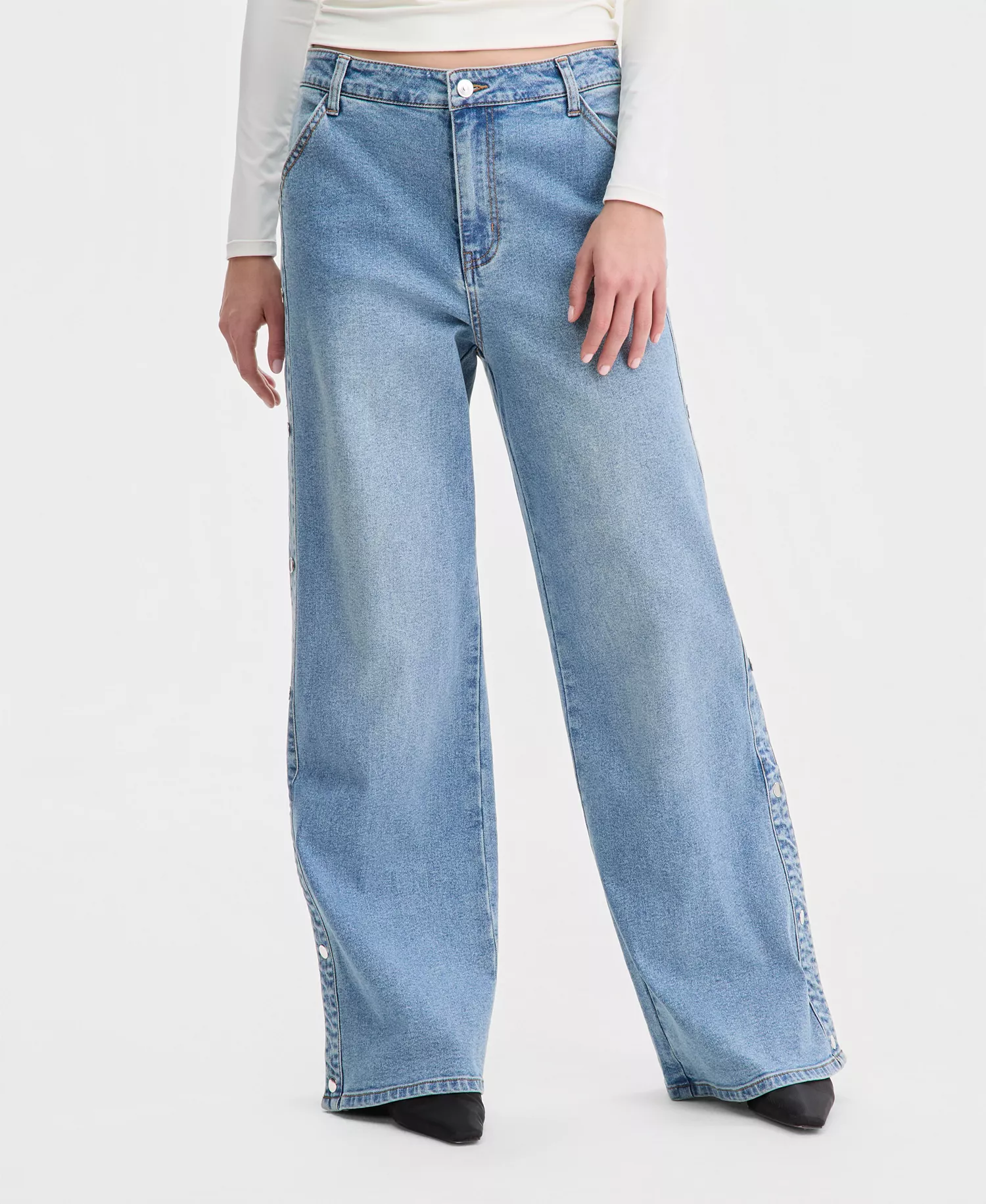 Women's High Rise Studded Wide Leg Jeans, Macy's Exclusive - Light Wash - 0