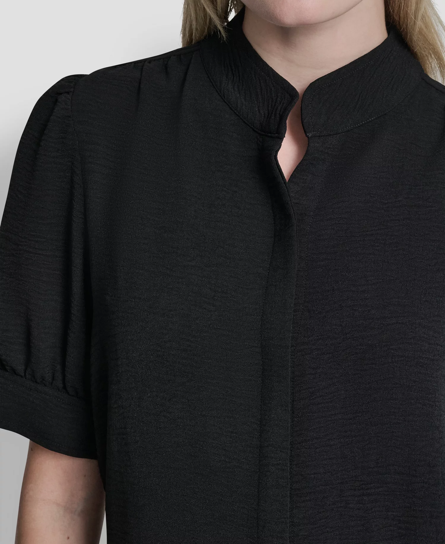 Women's Mandarin Collar Textured Woven Blouse - Black - L