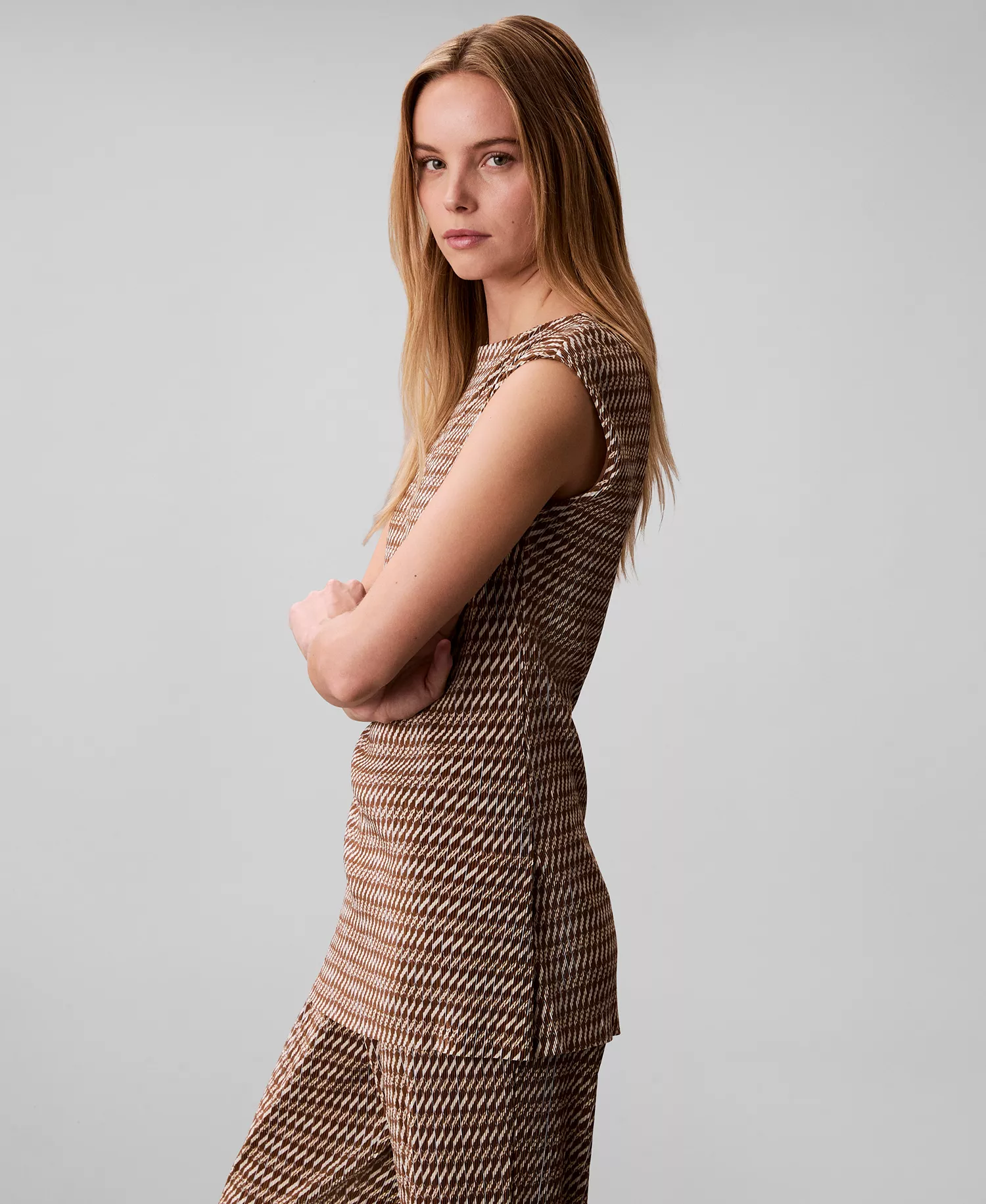 Women's Plisse Print Boat Neck Tunic Top - Executive Brown Ladder Print - L