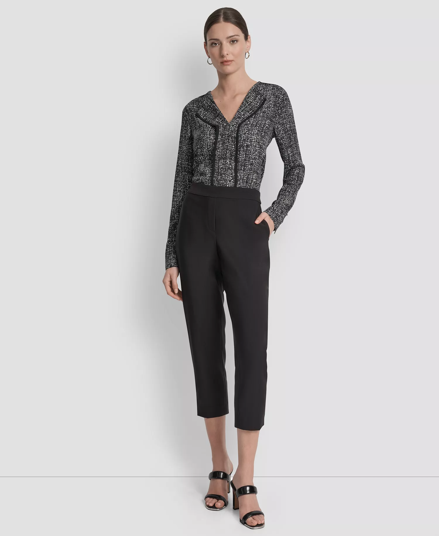 Petite Mid-Rise Pull-On Cropped Pants - Black - 10P