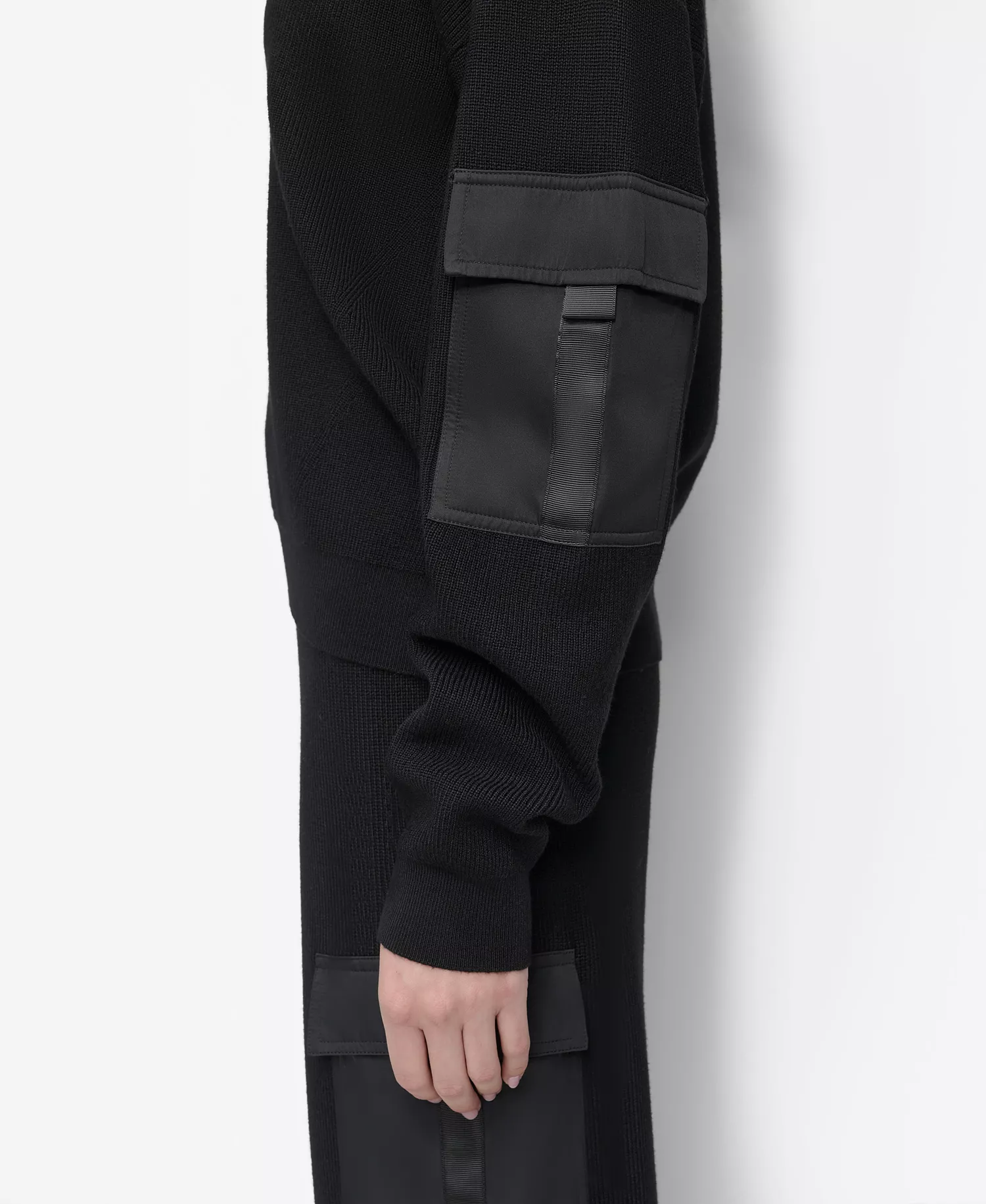 Women's Cargo V-Neck Sweater  - Black - L