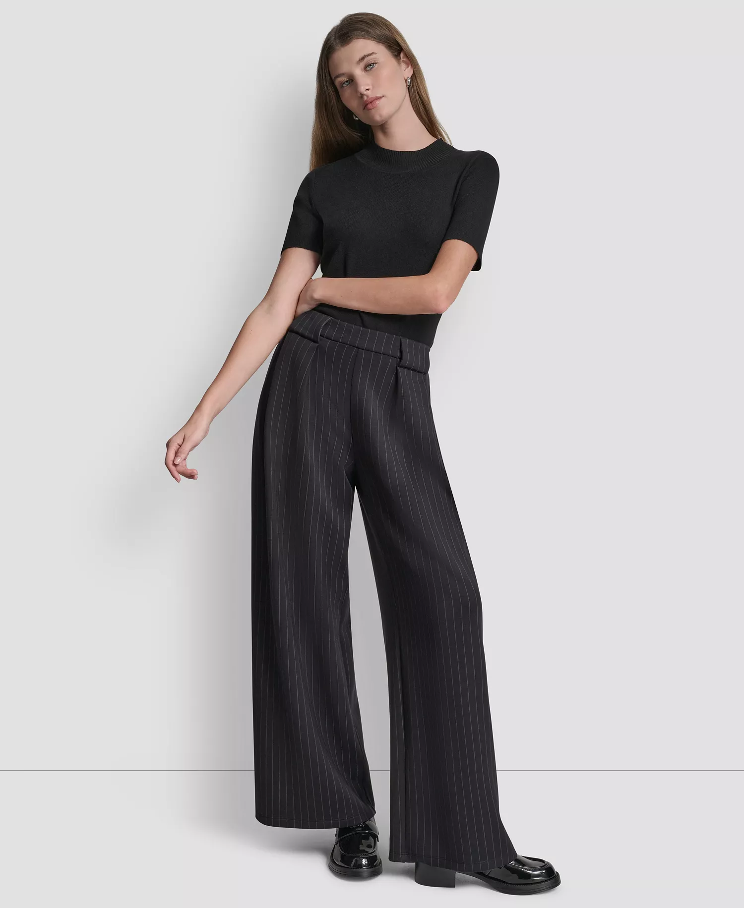 Women's Straight-Leg Pleated Pinstripe Pants - Black Pinstripe - L
