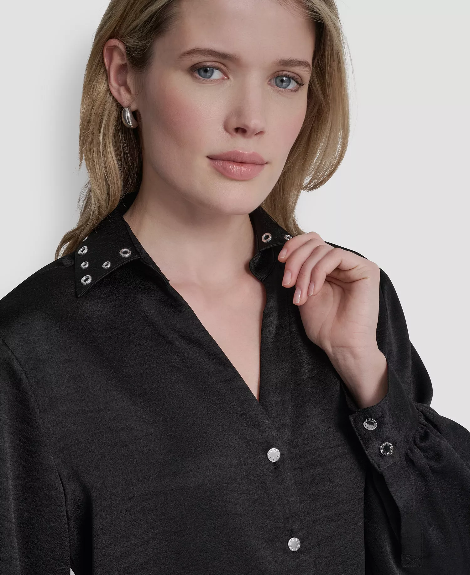 Women's Studded Collar V-Neck Shirt - Black - L