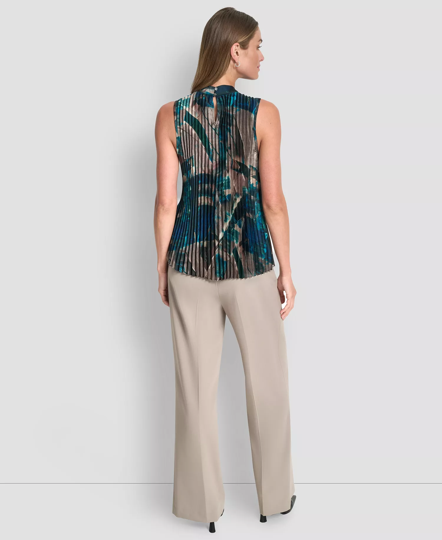 Women's Pleated Funnel Neck Sleeveless Blouse - City Taupe/ocean Blue Multi - L