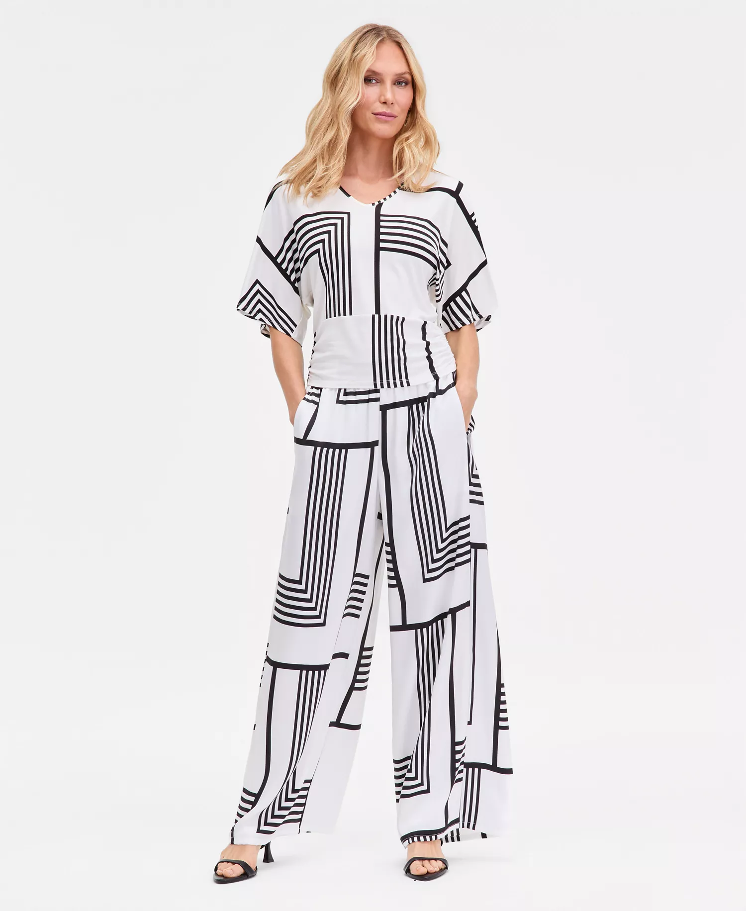 Women's Printed V-Neck Top, Macy's Exclusive - Cora Geo White - M