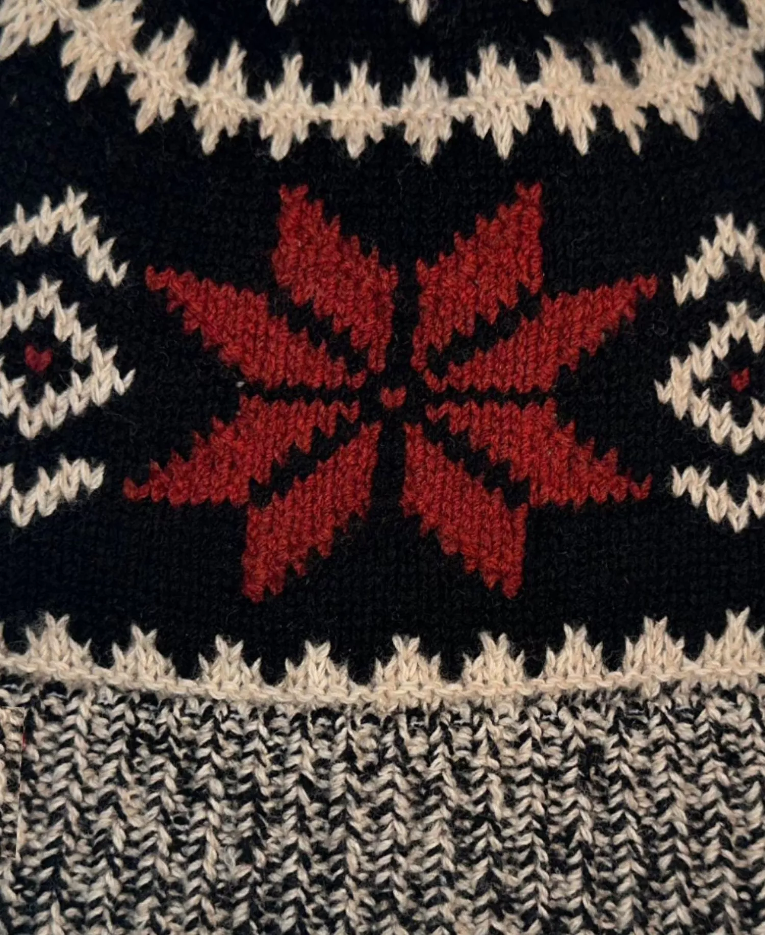 Men's Holiday Beanie - Black/Red/Cream - ONE SIZE