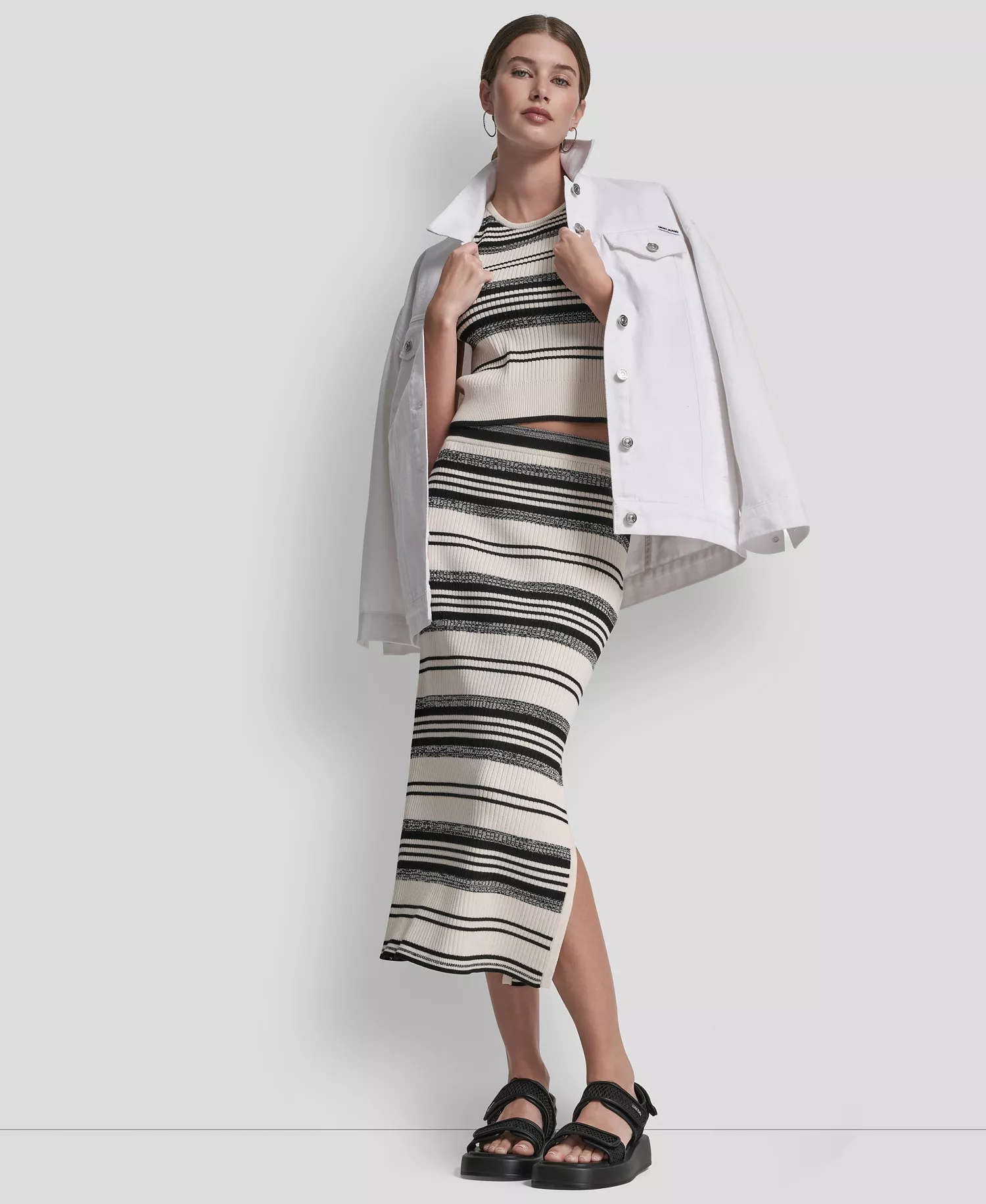 Women's Sleeveless Crew Neck Rib Sweater - Eggnog/black - L