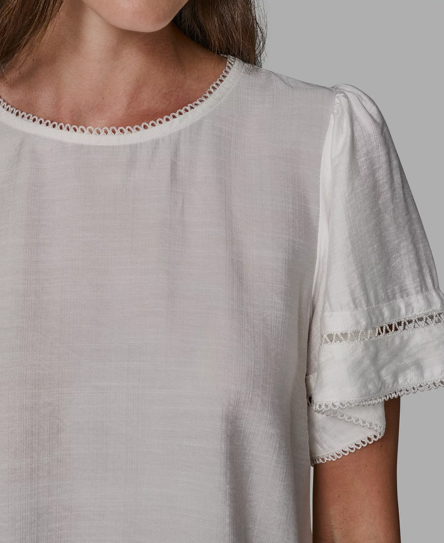 Women's Solid Trim Detail Woven Top - Soft White - L