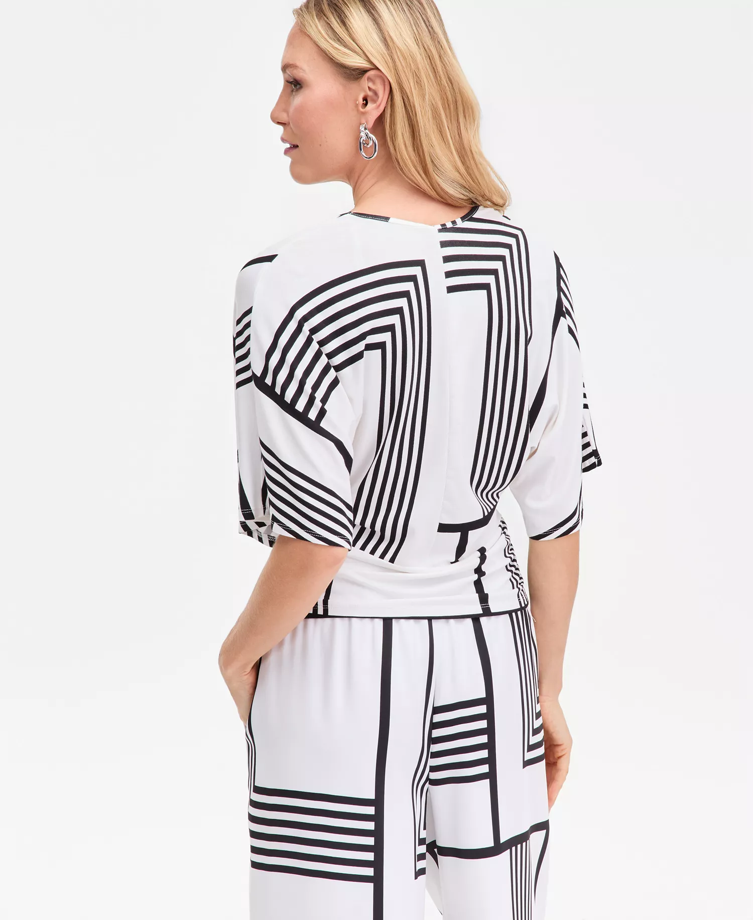 Women's Printed V-Neck Top, Macy's Exclusive - Cora Geo White - M