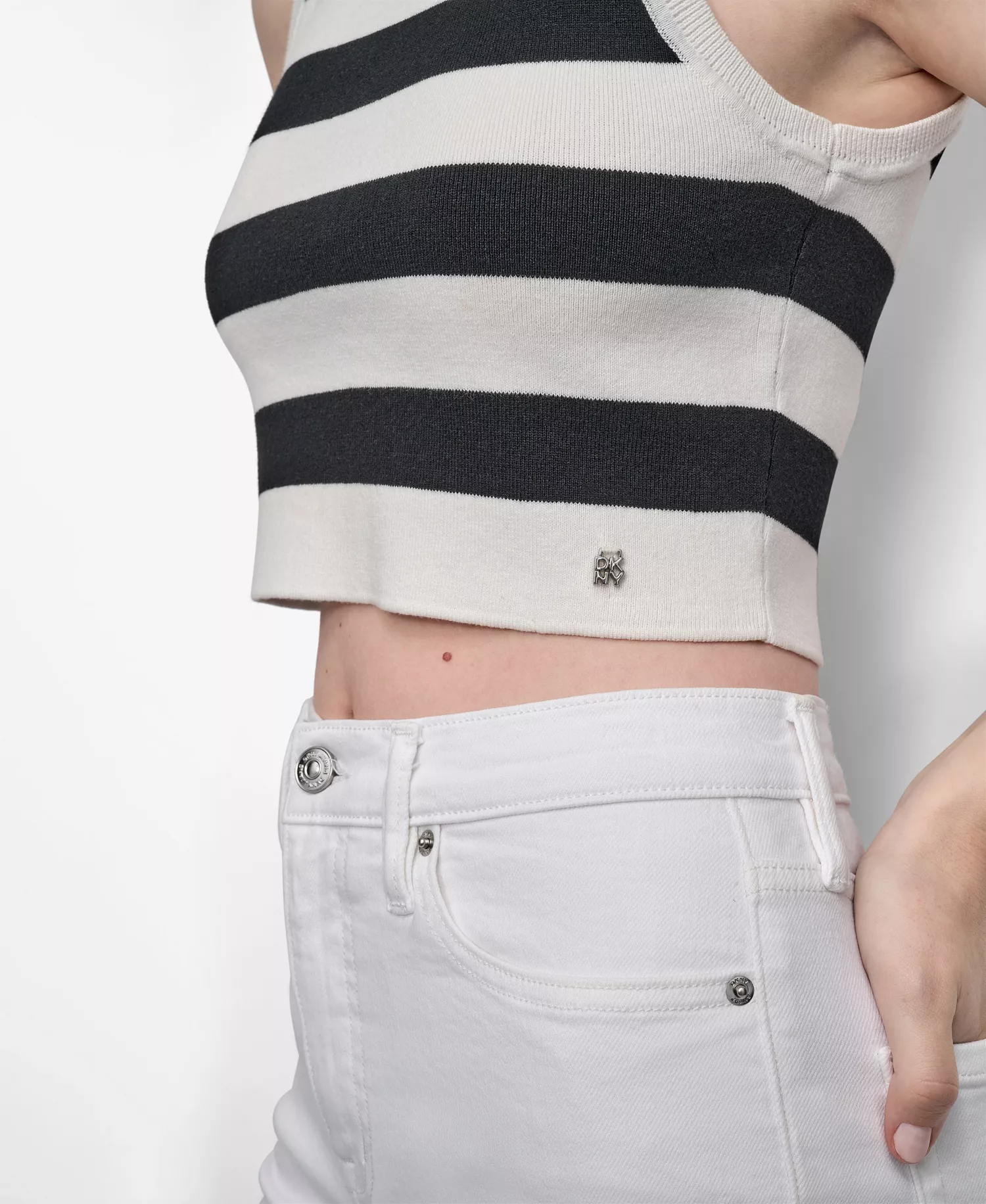 Women's Cropped Sleeveless Sweater - Eggnog/Black - L