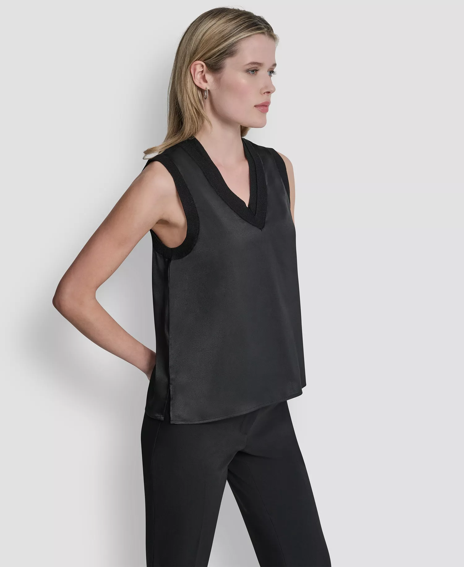Women's Mixed Media V-Neck Sleeveless Sweater - Black - L