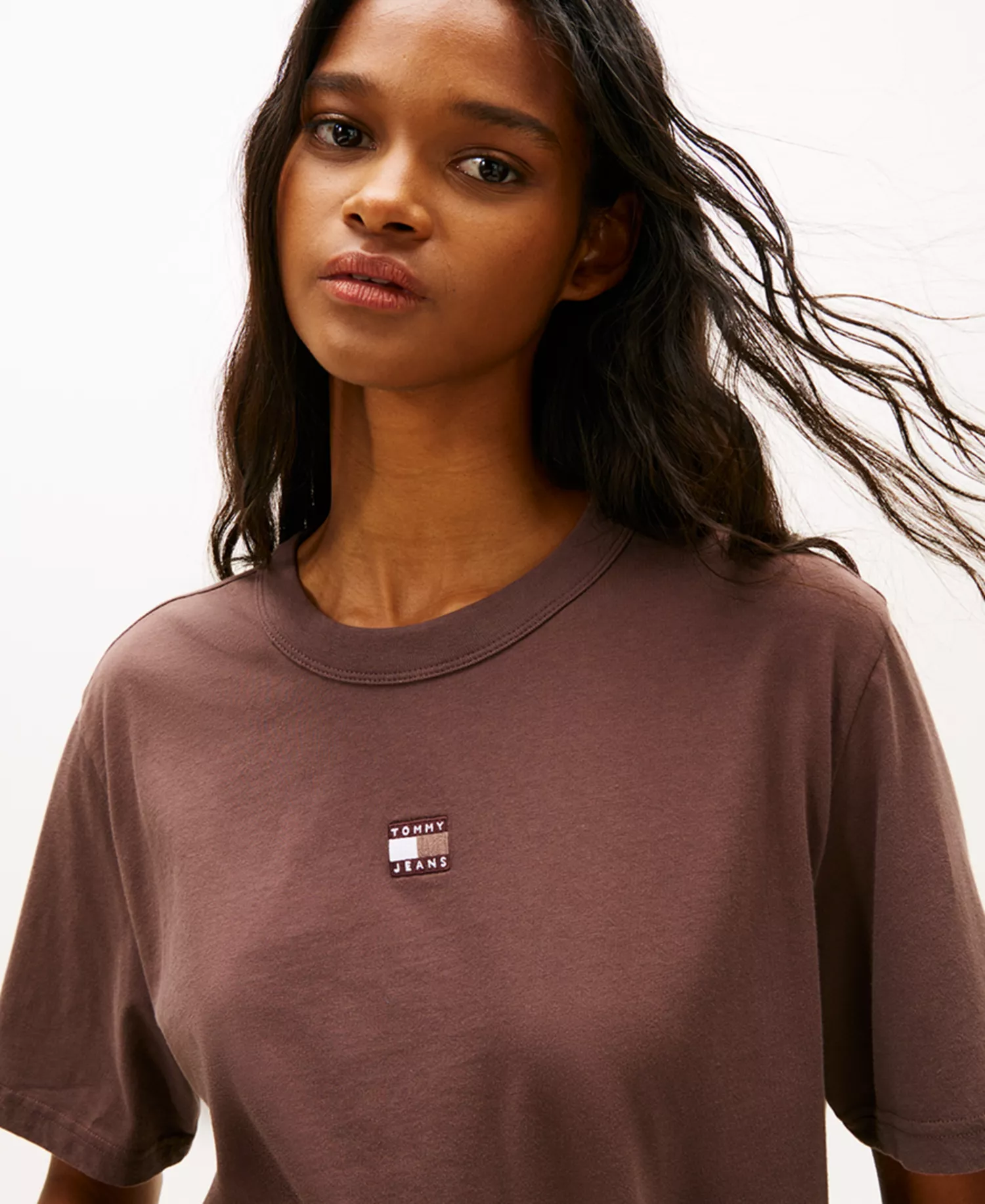 Women's Boxy Badge Crewneck T-Shirt - Black Walnut - M