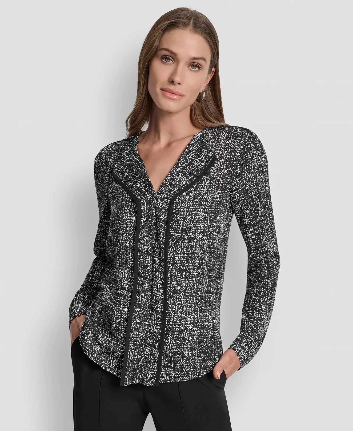 Women's Printed Contrast-Trim V-Neck Top - Black/ Ivory - M