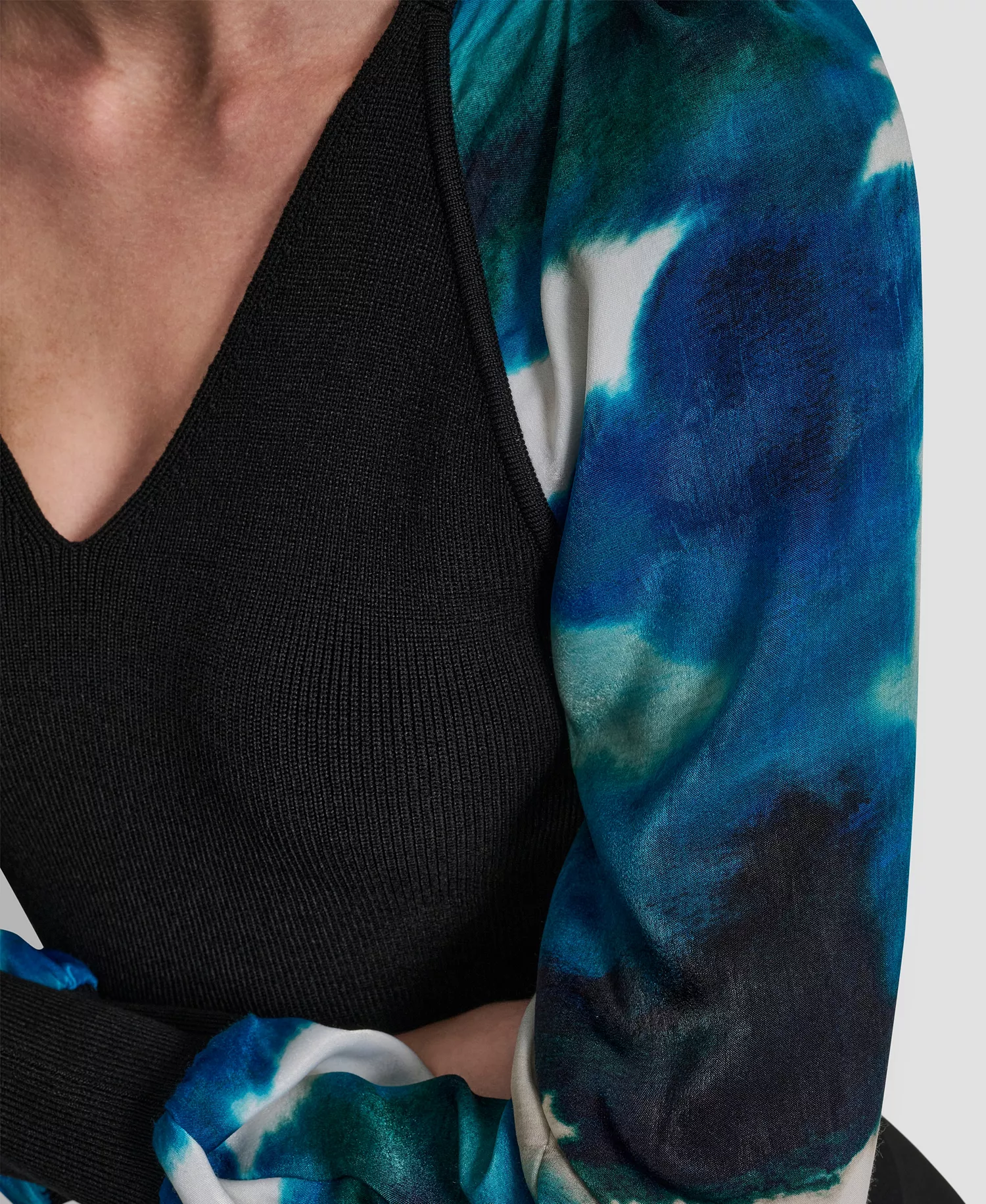 Women's Long Sleeve V-Neck Top - Black/Marbled Ocean - L