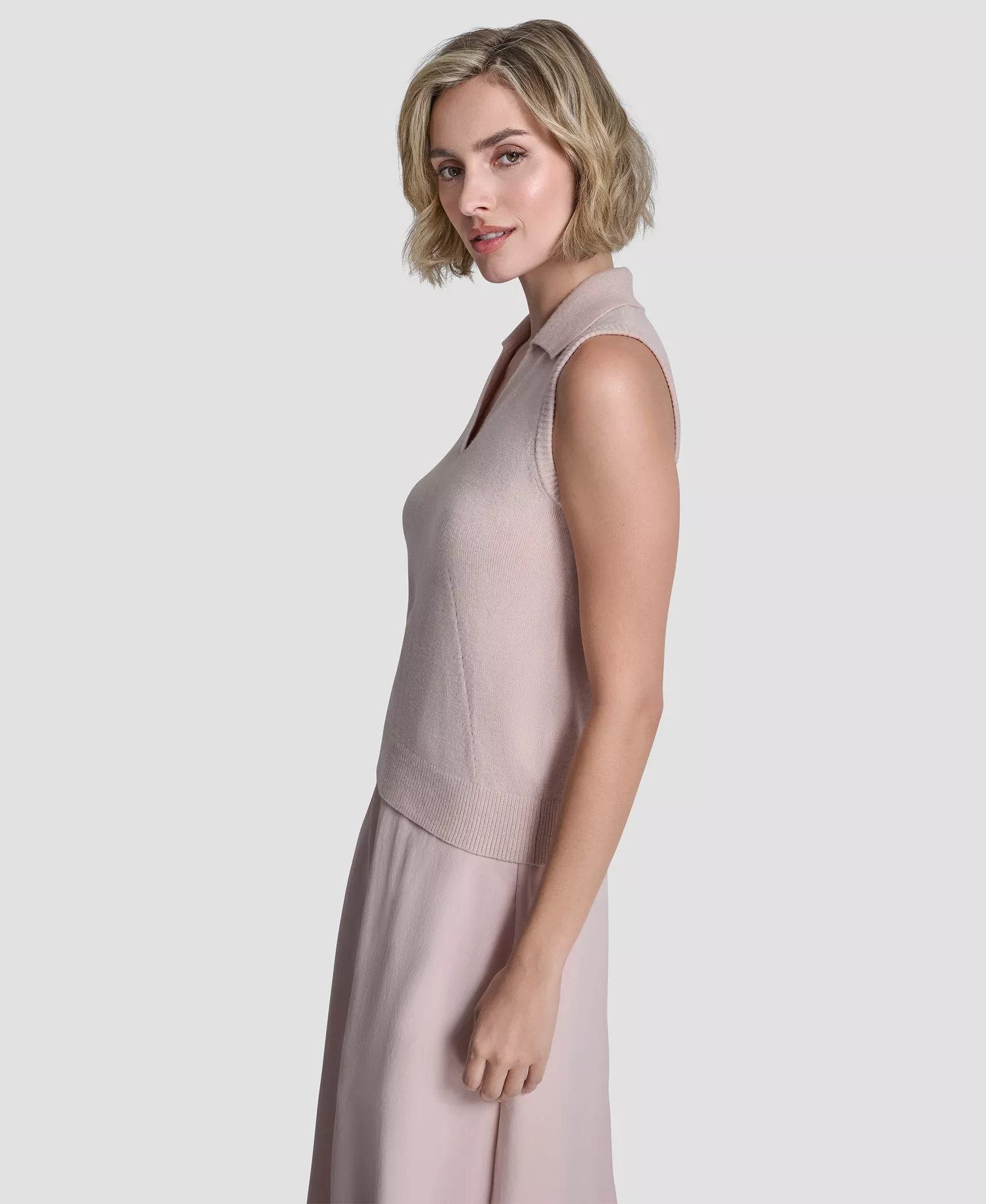 Women's V-Neck Sweater - Cameo - L