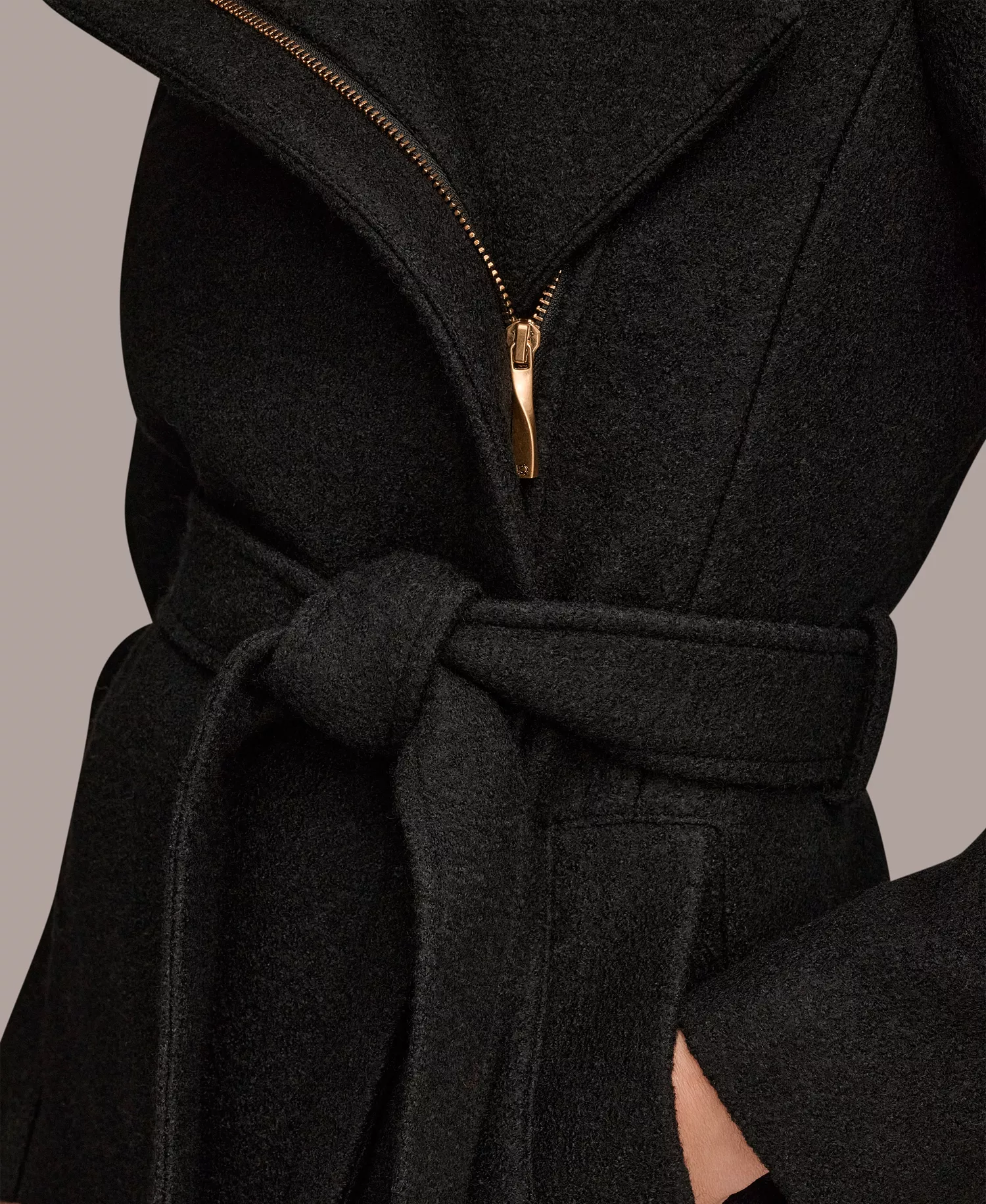Women's Wing Collar Belted Coat - Black - L