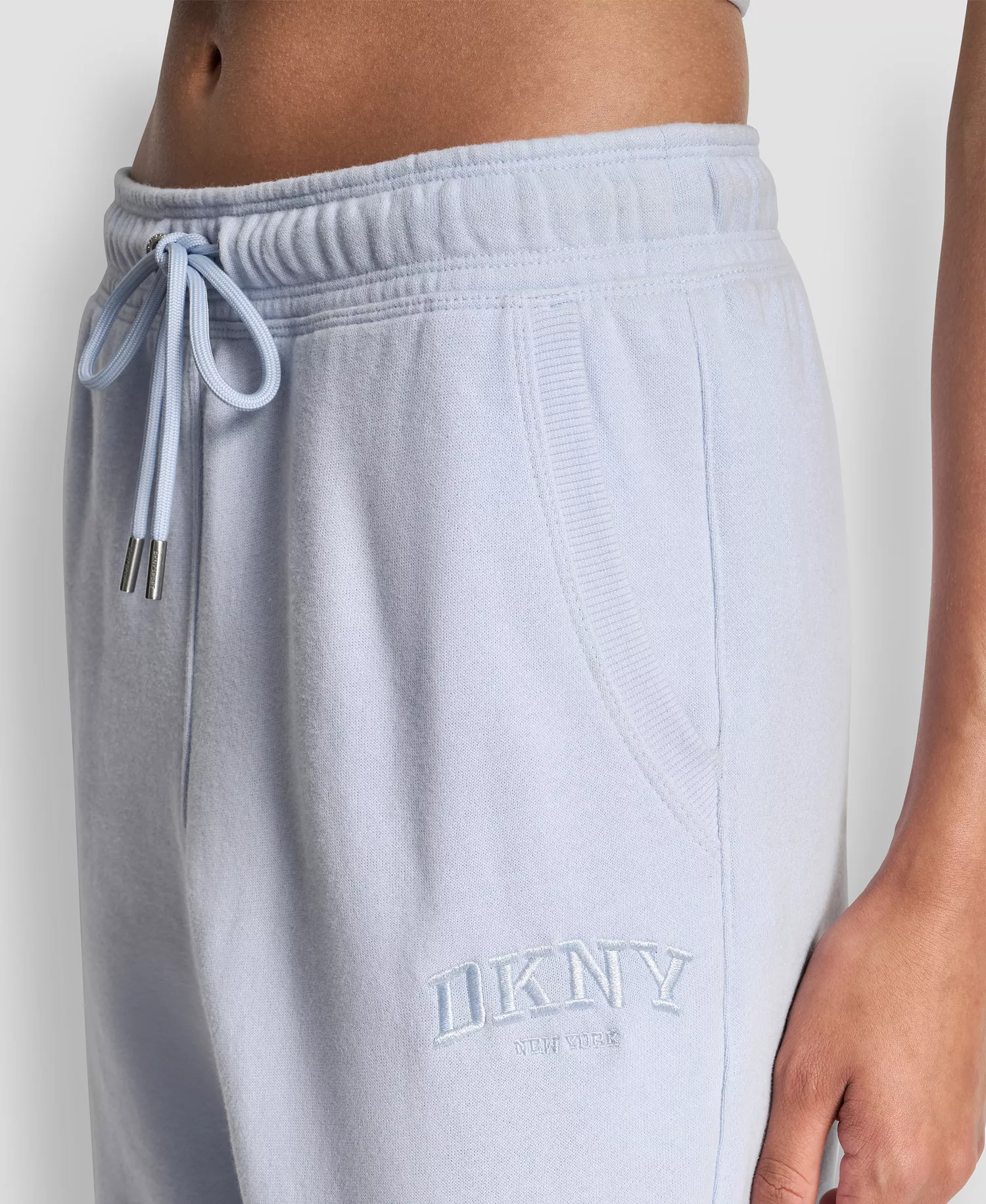 Women's Varsity Embroidered Logo Relaxed Pockets Pull-On Joggers - Frost Blue - L