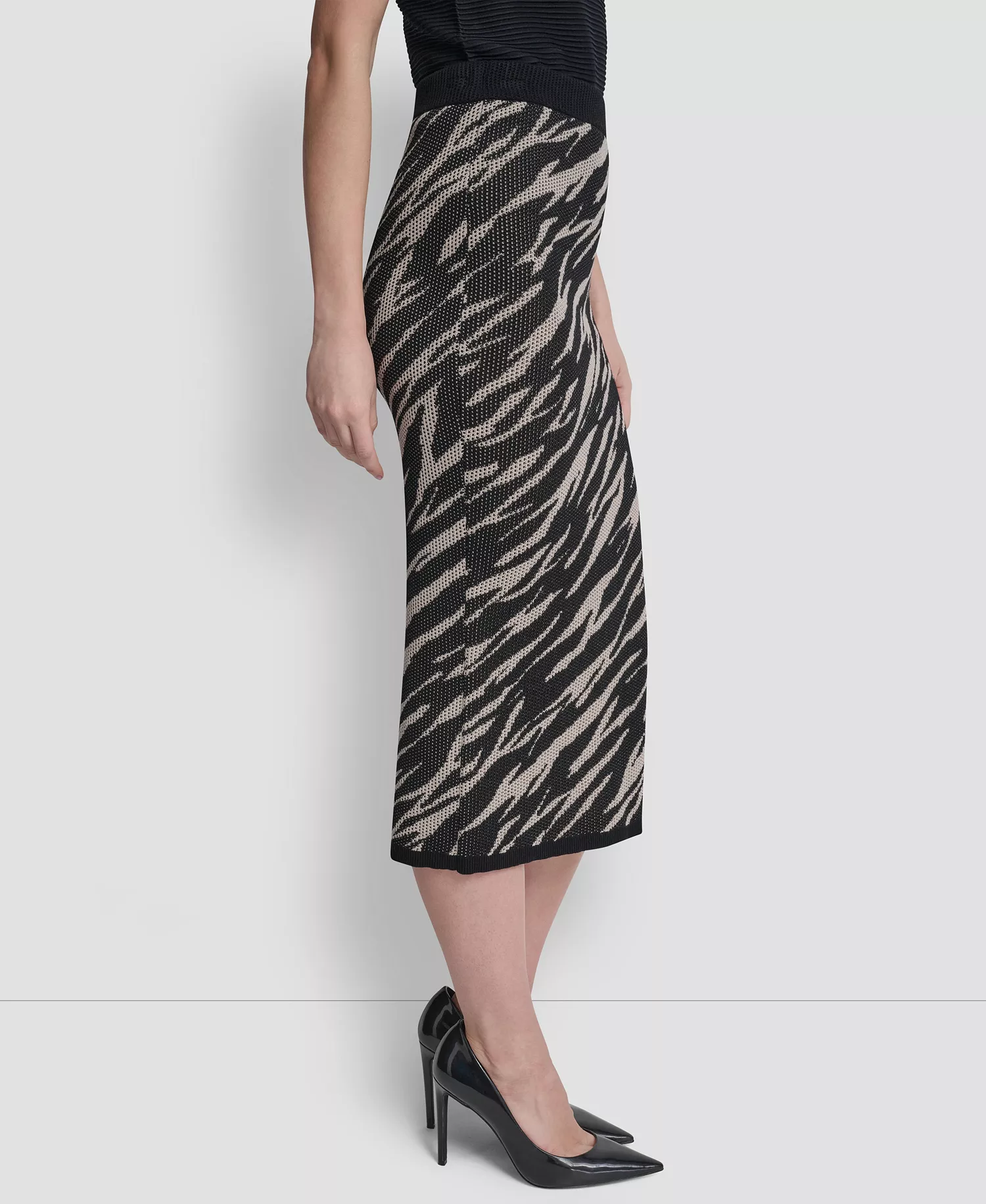 Women's Pointelle Jacquard Animal Print Pull-On Sweater Skirt - Concrete Animal - L