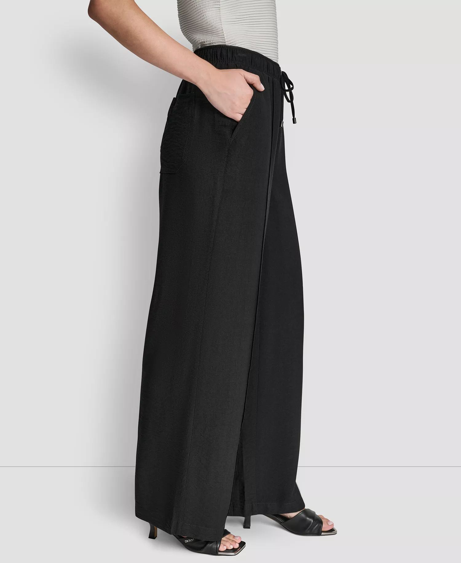 Women's Seam Crinkle Pull-On Pants - Black - L