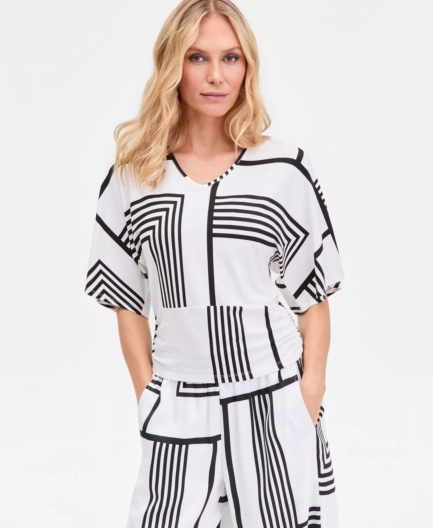 Women's Printed V-Neck Top, Macy's Exclusive - Cora Geo White - M