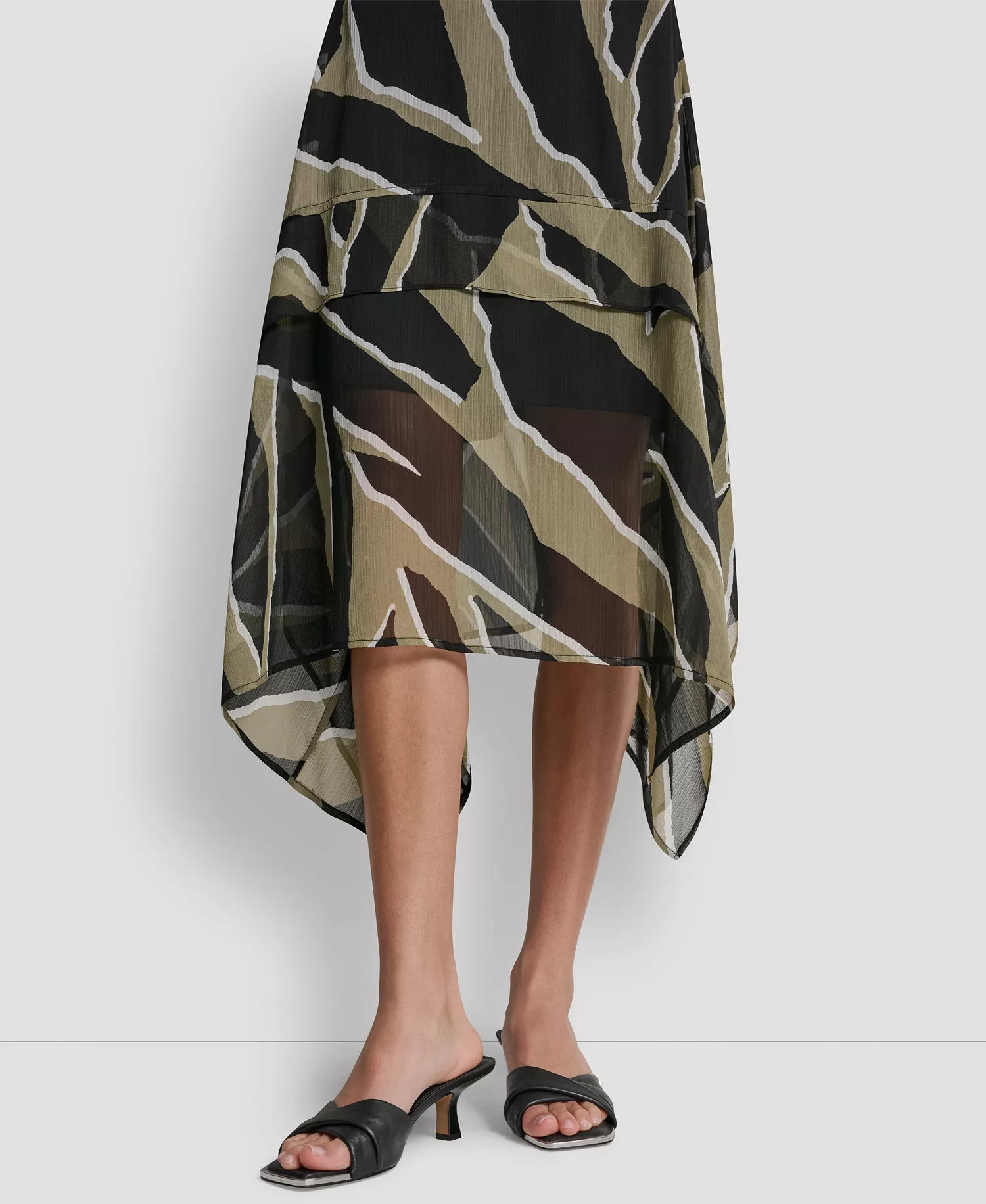 Women's Sleeveless Layered Crinkle V-Neck Dress - Jungle Black - L