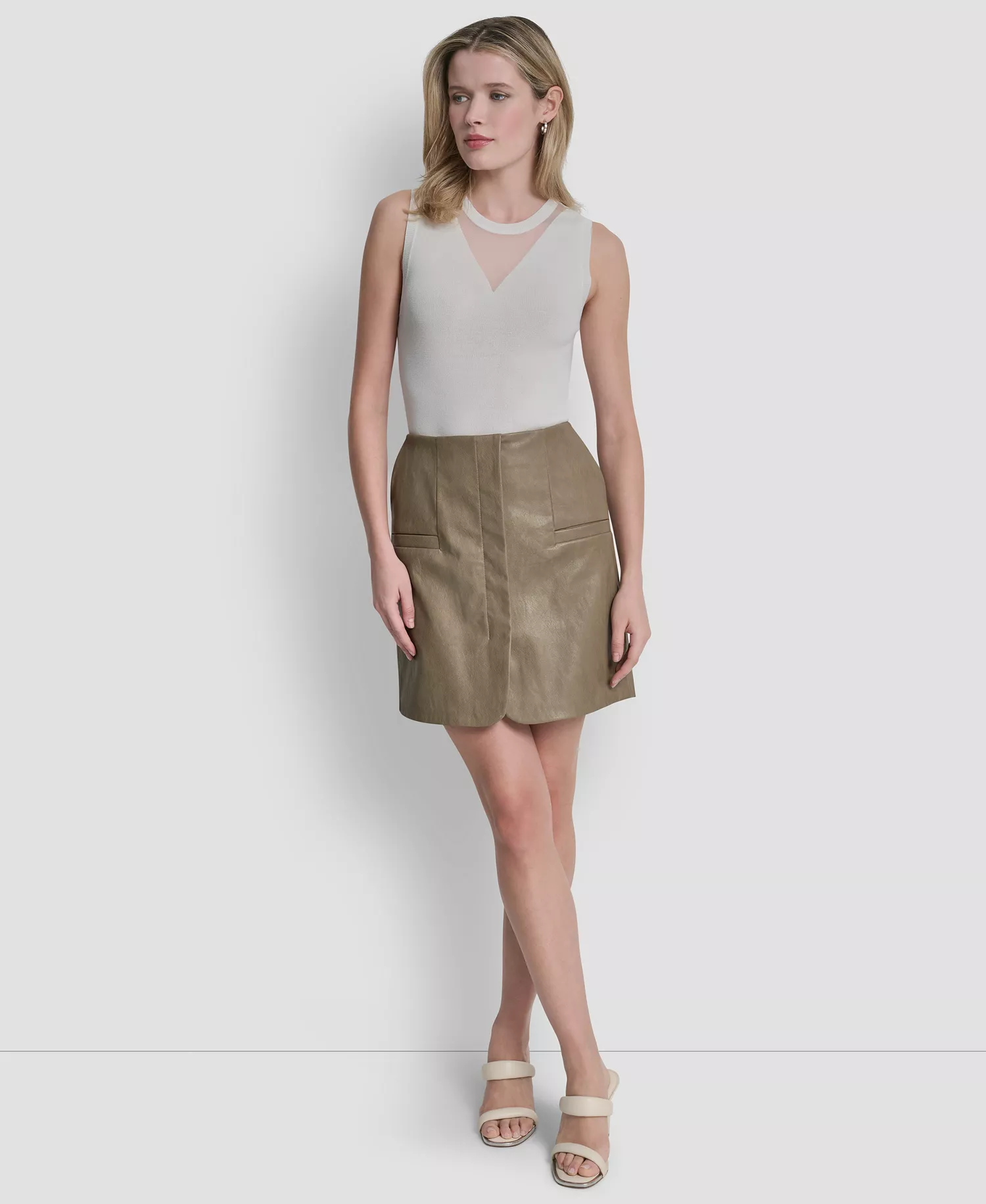 Women's Zipper Back Mini Skirt - Taupe - 0